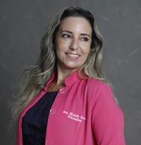 Psicanalista, Reikiana, PHD em Educação.