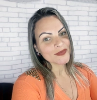 Psicanalista, Hipnoterapeuta,  Reikiana, Practitioner de Barras de Access.