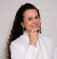 Aromaterapeuta, Apômetra, Fitoterapeuta, Reikiana, Terapeuta Transpessoal, Mentora.